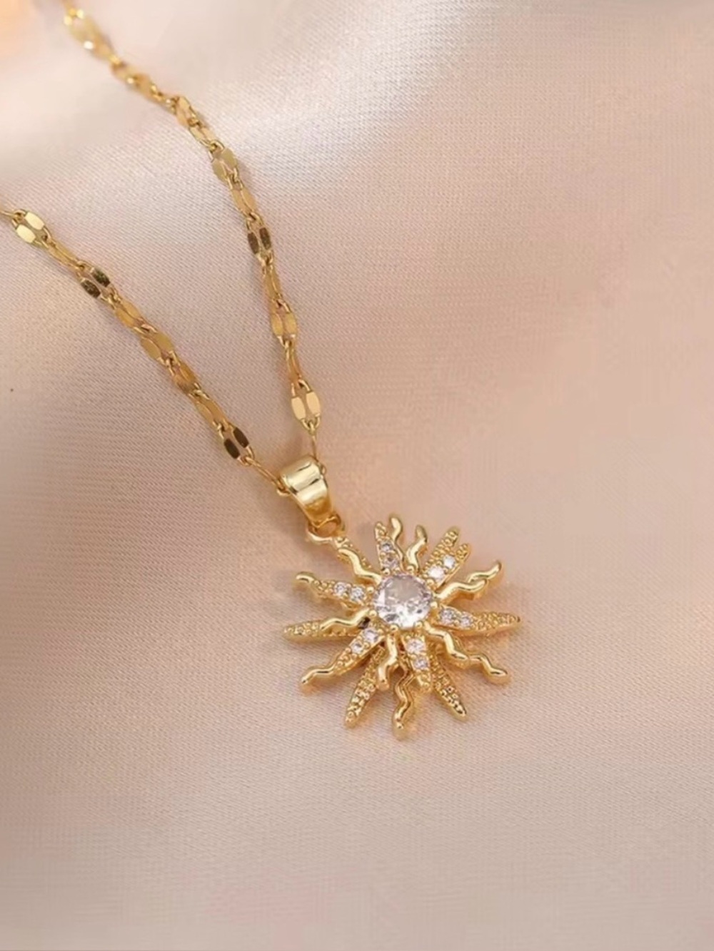 Flower Pendant Stainless Steel
Necklaces Antique Gold 18K
Gold Rotating - Picture 2 of 4